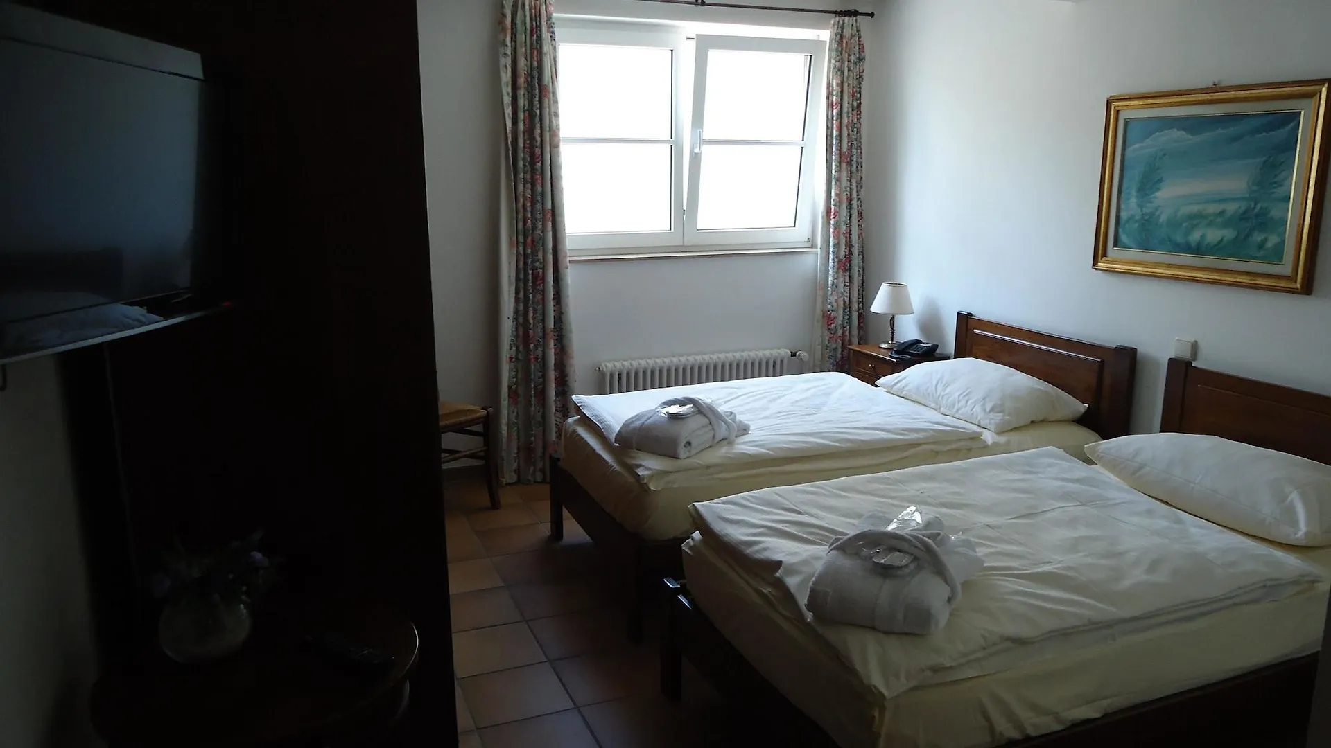 Hotel Landhaus Milser Дуйсбург 4*,  Германия