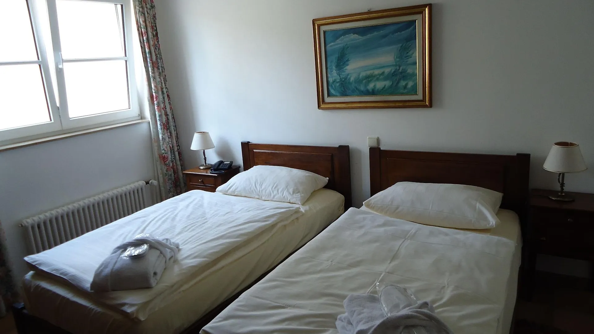 Hotel Landhaus Milser Дуйсбург 4*,  Германия